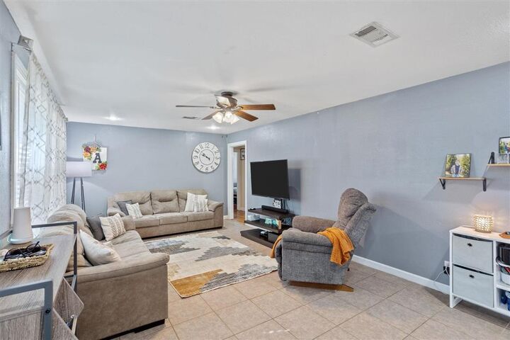 Property Photo: 132 Lee Street LA 70605