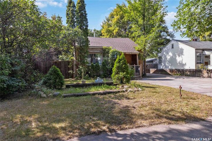 Photo de la propriété:  921 I Avenue N  SK S7L 2H4 