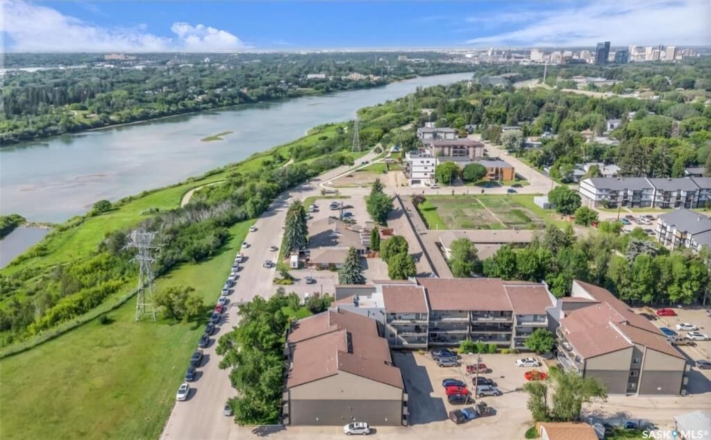 Property Photo:  2233 St Henry Avenue 312  SK S7K 5M6 