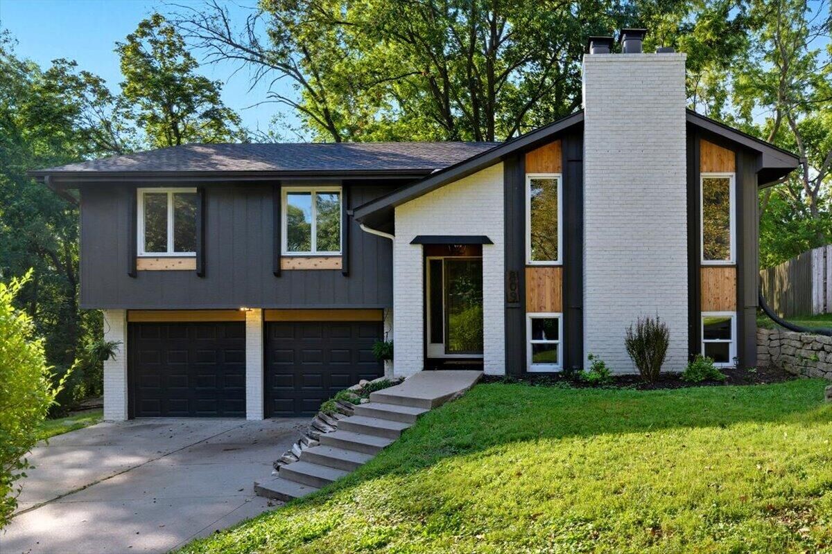 Property Photo:  809 Hawthorne Court  IA 51503 