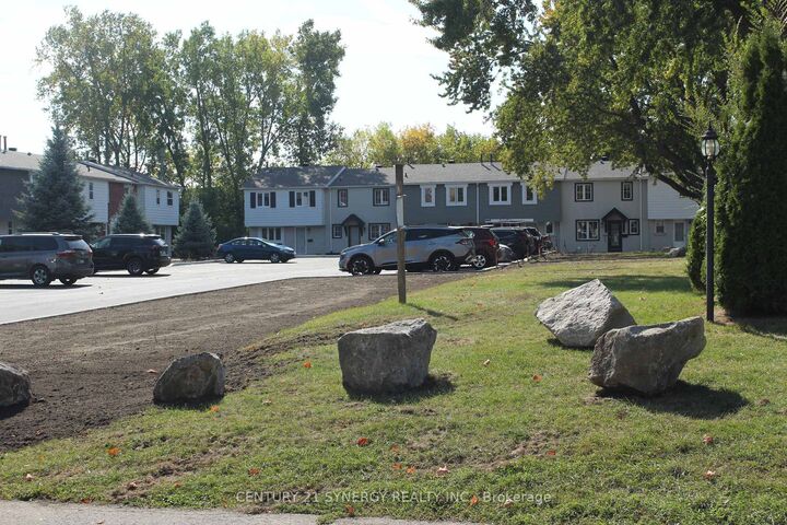 Property Photo:  662 Hochelaga Street  ON K1K 2E9 