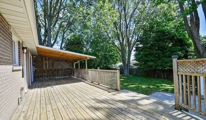 Property Photo:  801 Krosno Boulevard Lower  ON L1W 1G7 