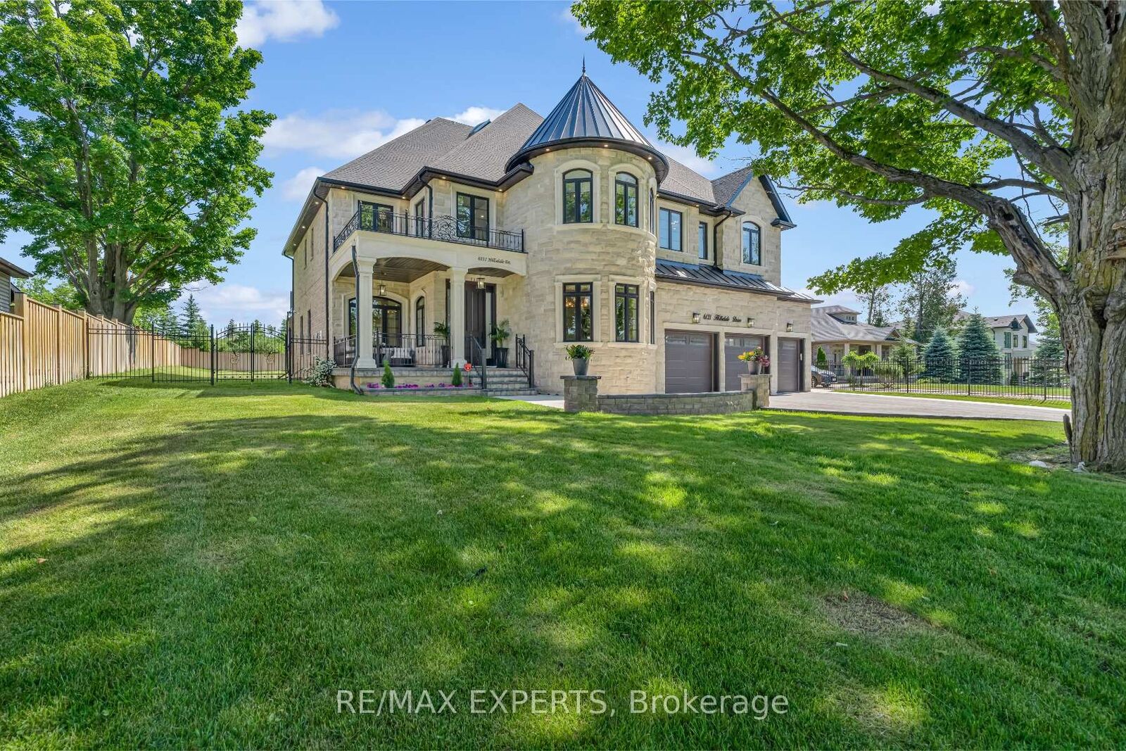 Property Photo: 6131 Hillsdale Drive ON L4A 3B7