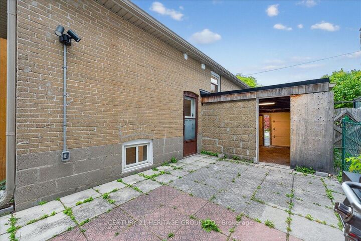 Property Photo:  39 Reiner Road Lower  ON M3H 2L3 