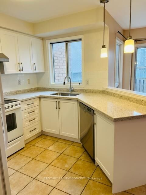 Photo de la propriété:  75 Grasslands Avenue  ON L4B 4K5 
