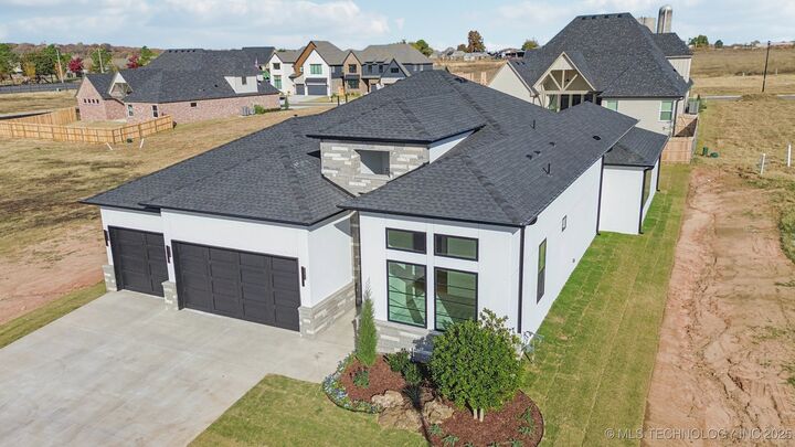 Property Photo:  2335 E 135th Drive S  OK 74008 