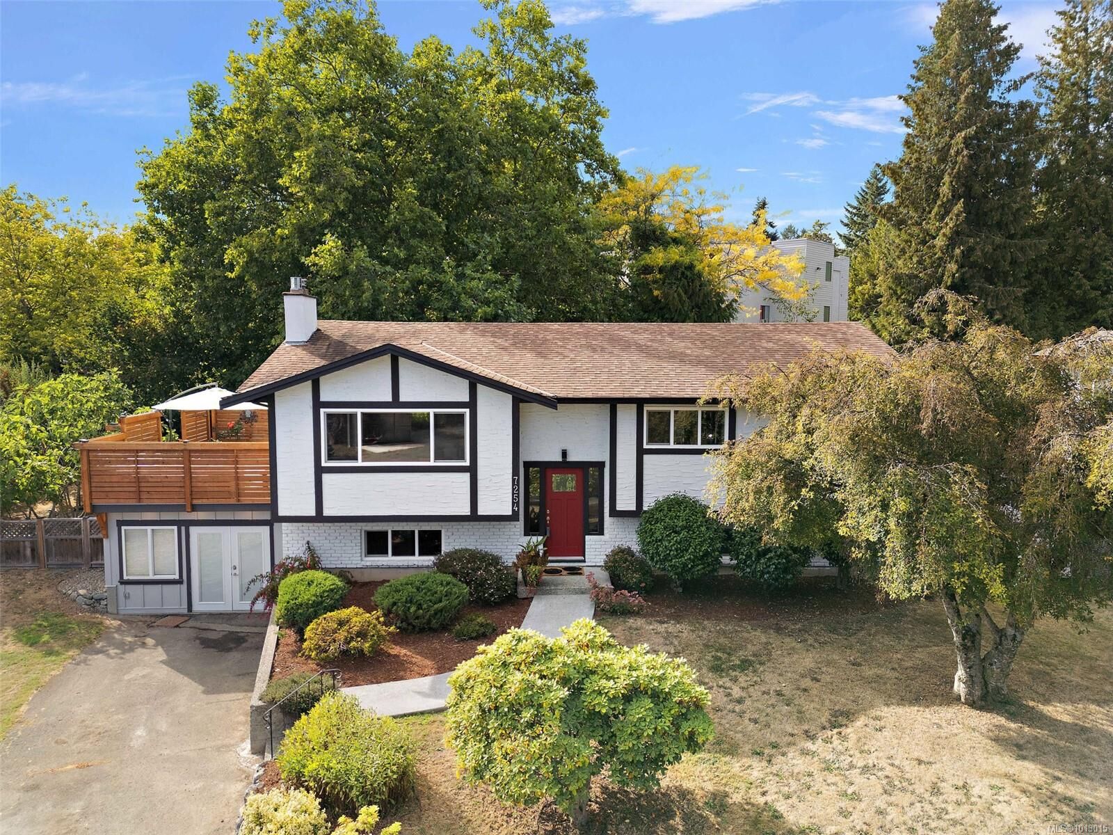 Property Photo: 7254 Enid Pl BC V8M 1H3