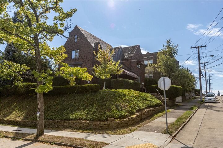 Property Photo: 1401 Amanda St PA 15210