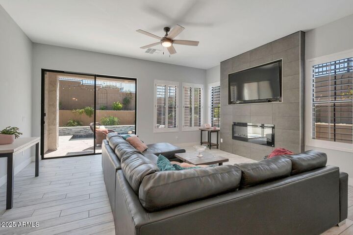 Property Photo:  825 E Ashurst Drive  AZ 85048 