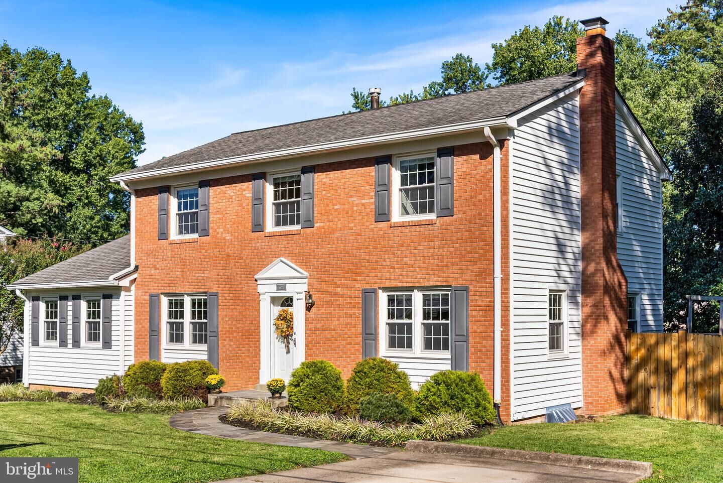 Property Photo: 5621 Cornish Way VA 22315