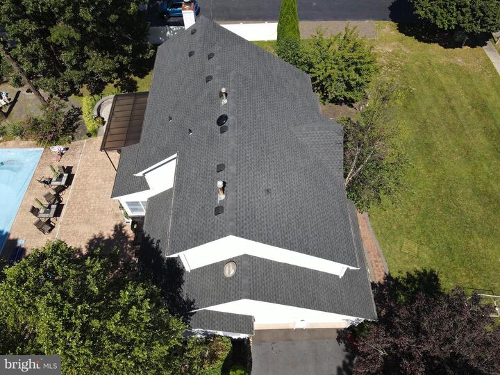 Property Photo:  11 Hampton Road  NJ 08831 