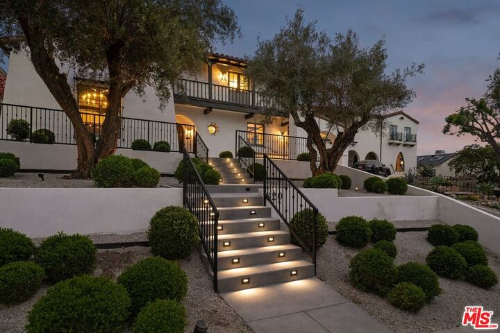 Property Photo:  820 Glenmont Ave  CA 90024 