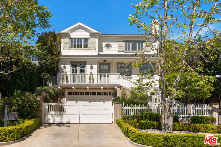 Property Photo:  146 N Carmelina Ave  CA 90049 