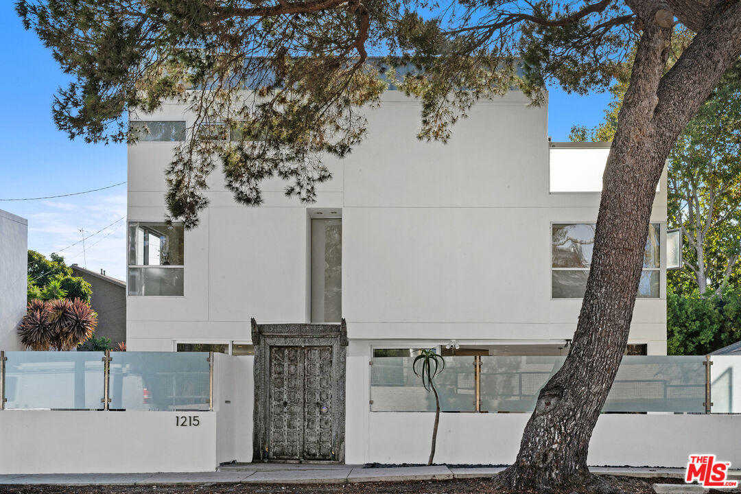 Property Photo:  1215 7th Ave  CA 90291 