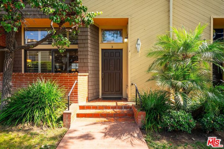 Property Photo:  802 3rd St  CA 90403 