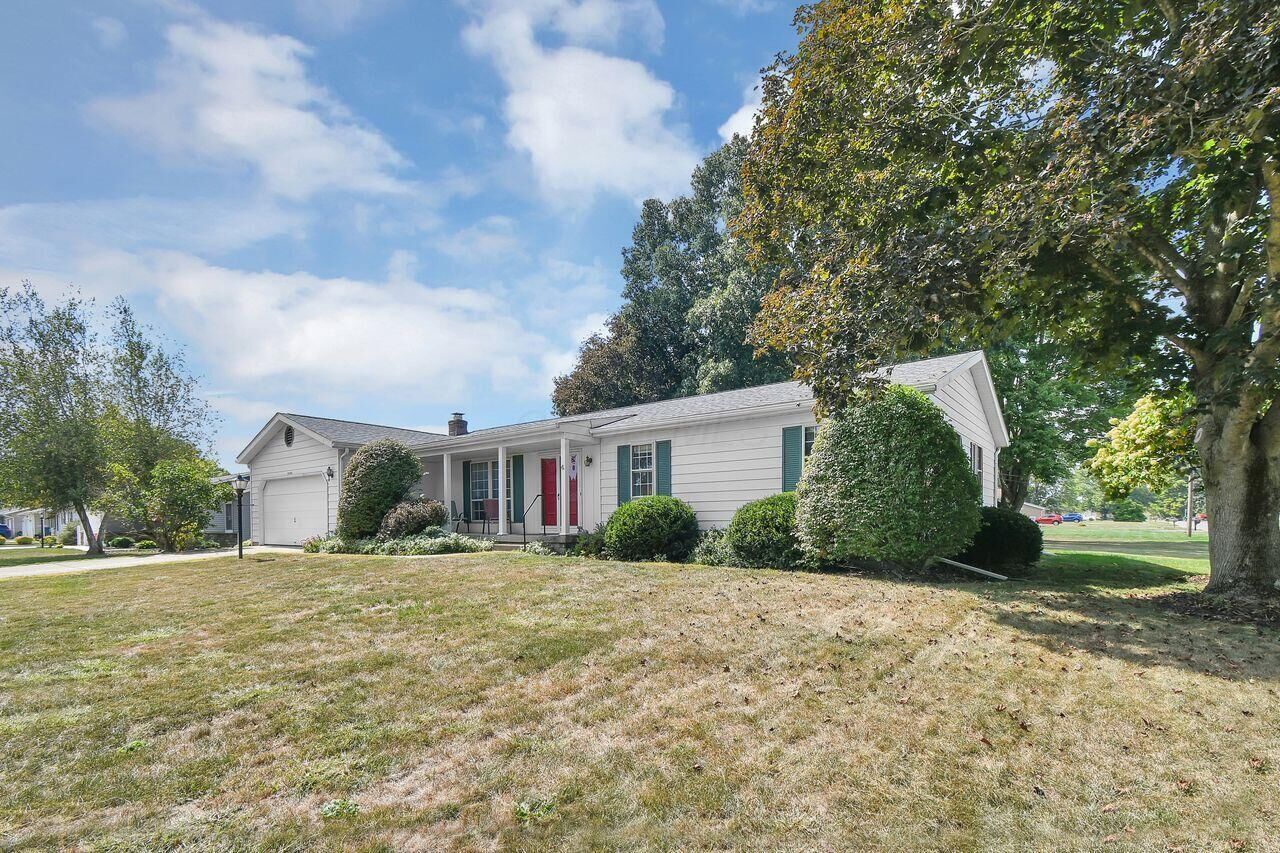 Property Photo:  1345 Sherwood Downs W Road  OH 43055 