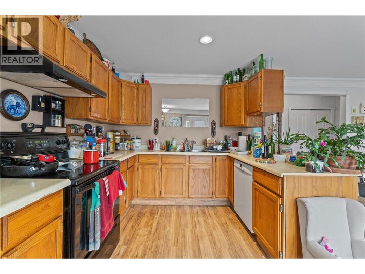 Property Photo:  2580 21 Street Northeast  BC V1E 3Y3 