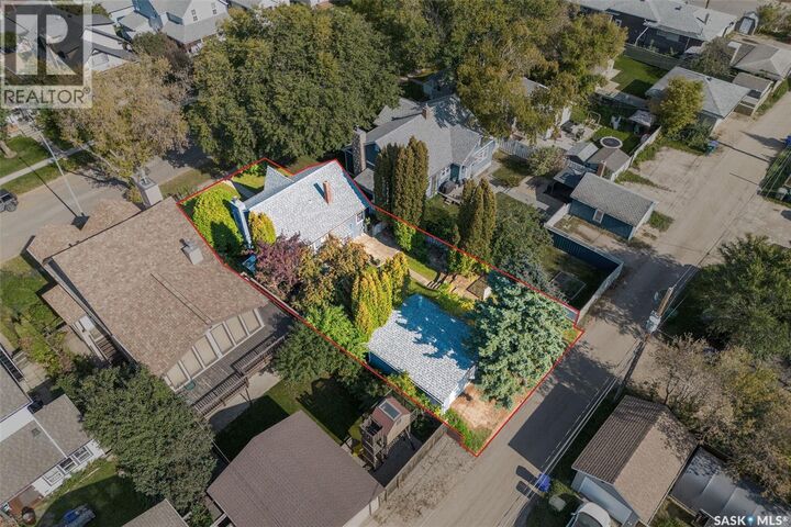 Property Photo:  135 21st Street W  SK S6V 4H8 