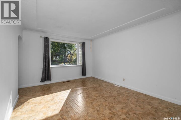 Property Photo:  850 14th Street W  SK S6V 3M2 