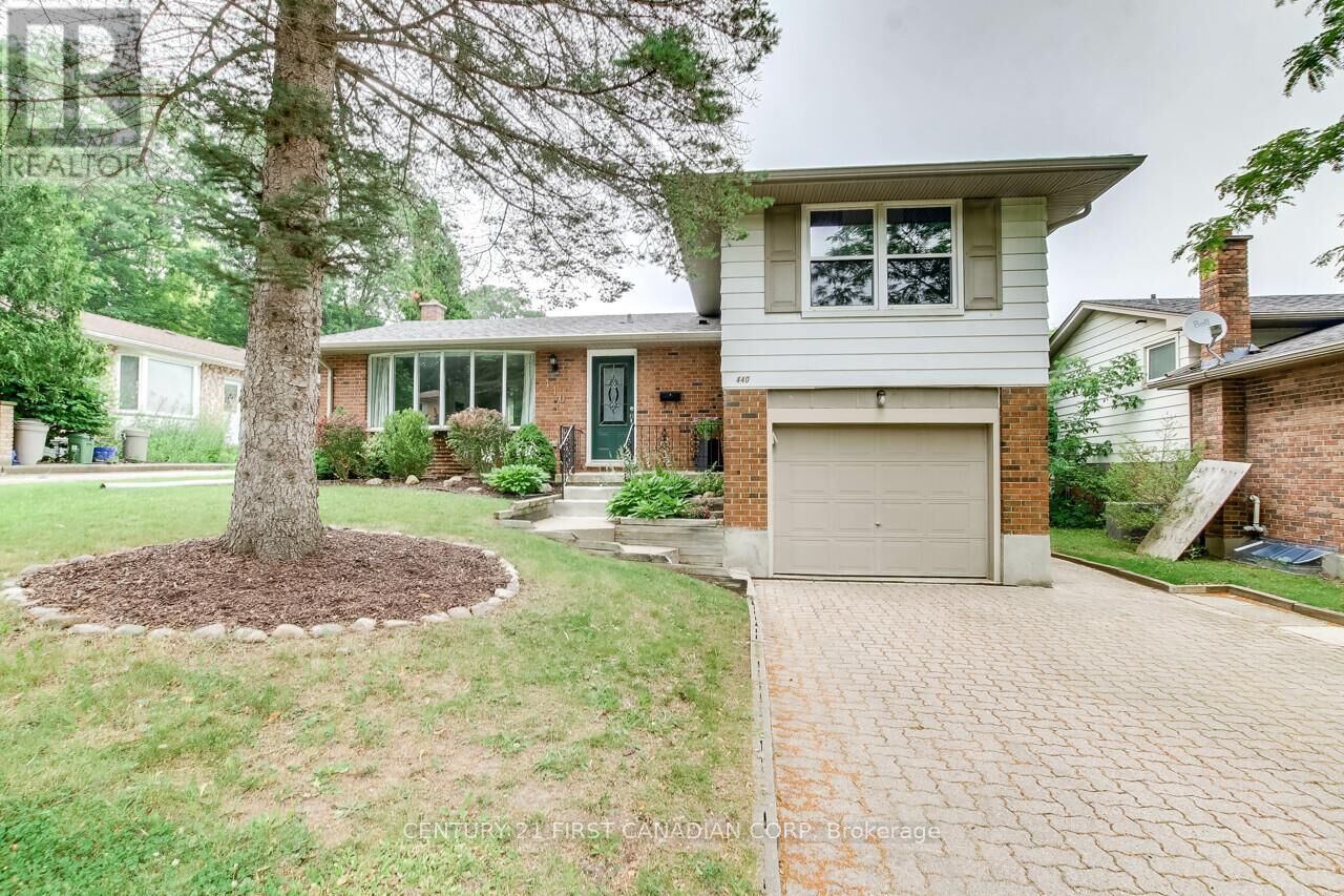 Photo de la propriété:  440 Castlegrove Boulevard  ON N6G 1K8 