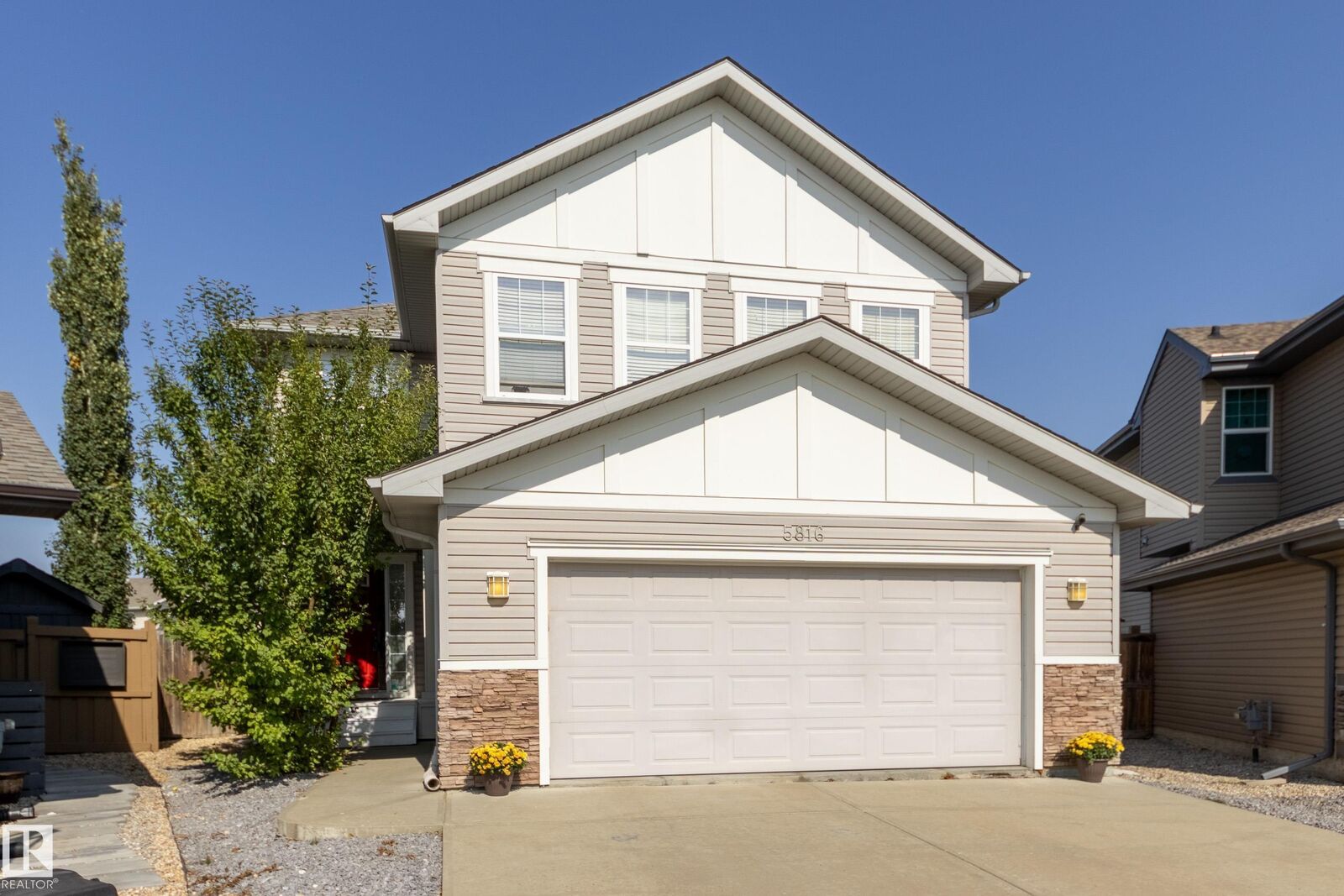 Photo de la propriété:  5816 168 Avenue NW  AB T5Y 0K6 