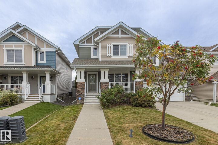 Photo de la propriété:  2390 Sparrow Crescent NW  AB T5S 0G6 