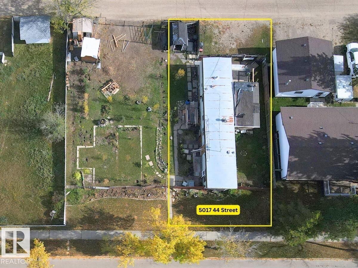 Property Photo:  5017 44 Street  AB T7A 1B9 