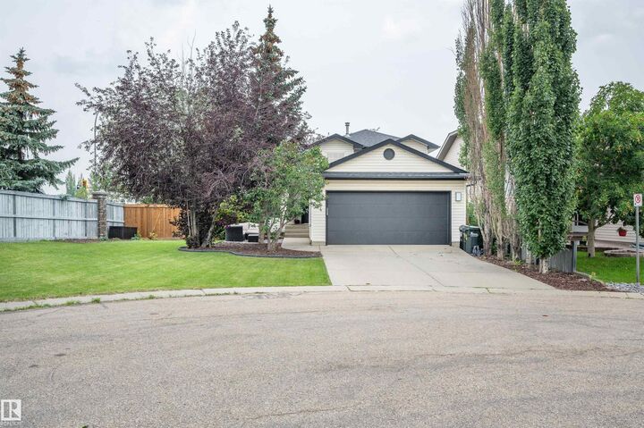 34 Foxboro Close  Sherwood Park AB T8A 6C1 photo