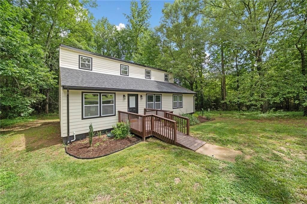 Property Photo: 172 White Rose Lane GA 30179