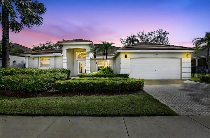 Property Photo:  2574 Jardin Ct  FL 33327 