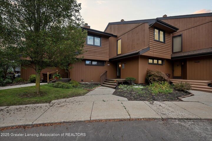 5359 Wild Oak Drive  East Lansing MI 48823 photo
