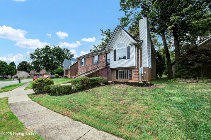 Property Photo:  7505 Astrid Way  KY 40228