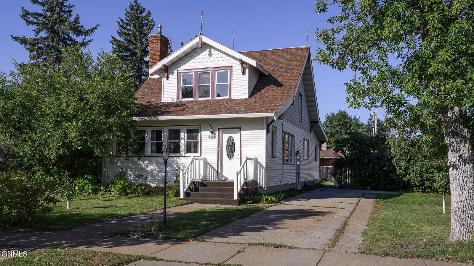 Property Photo:  417 Central Ave N  ND 58545 