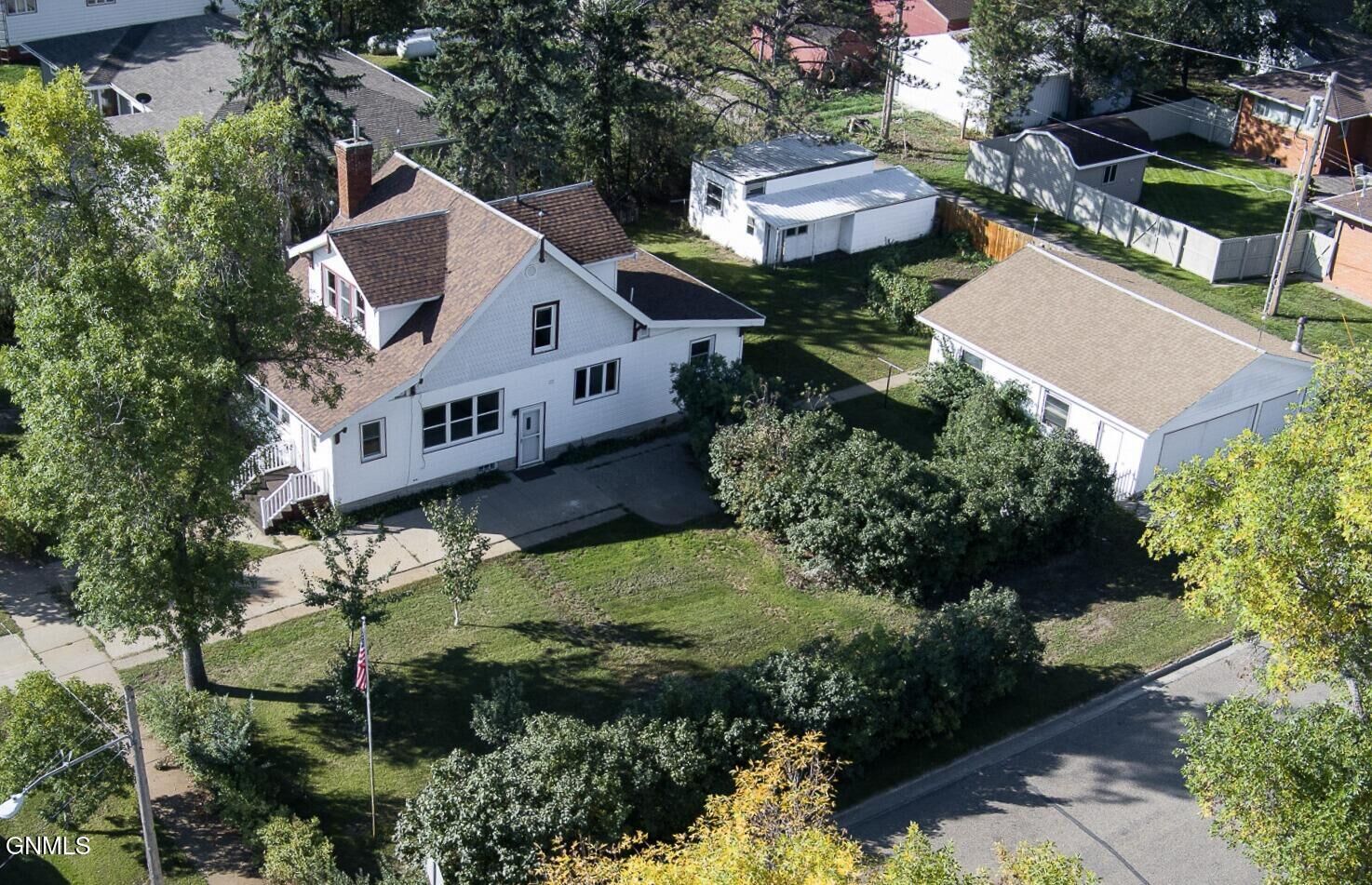 Property Photo: 417 Central Ave N ND 58545