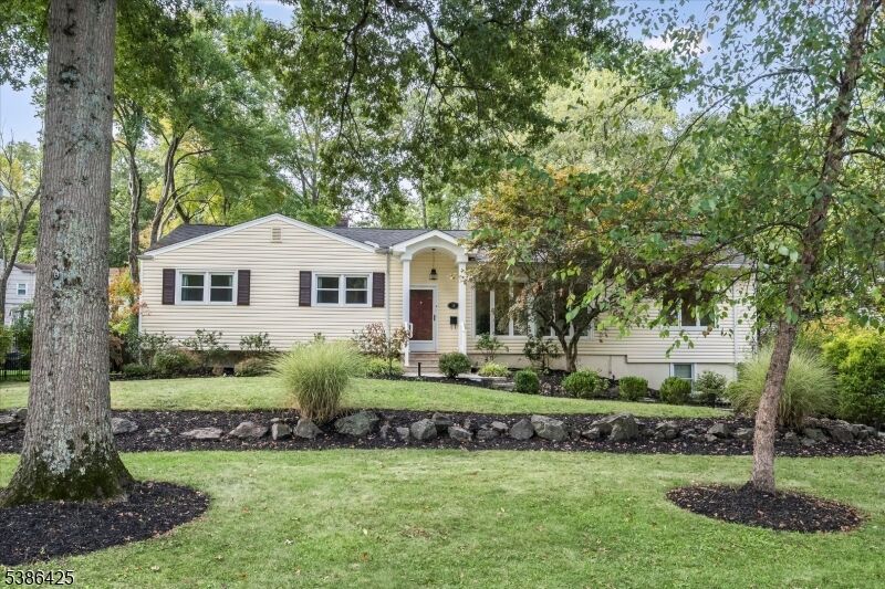 Property Photo:  36 Shadow Ln  NJ 07922 