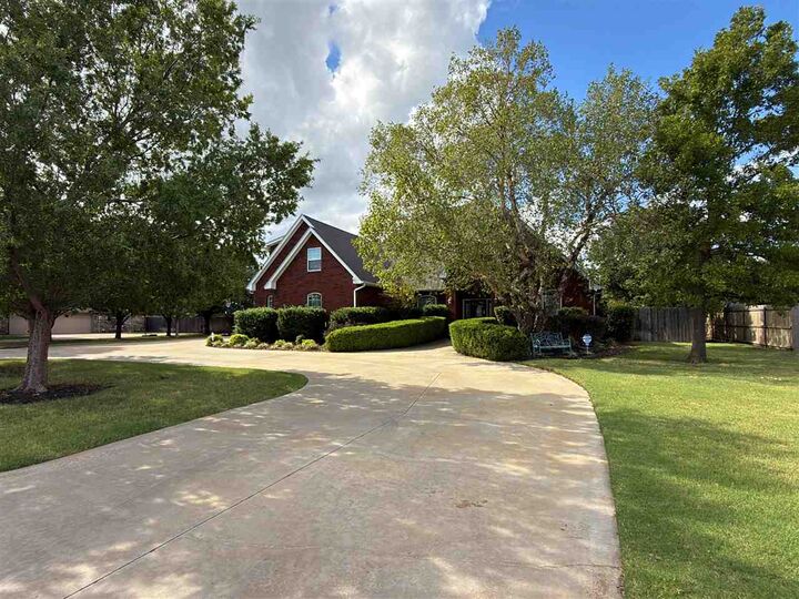 Property Photo: 27 NW Sandy Trail Ln OK 73505