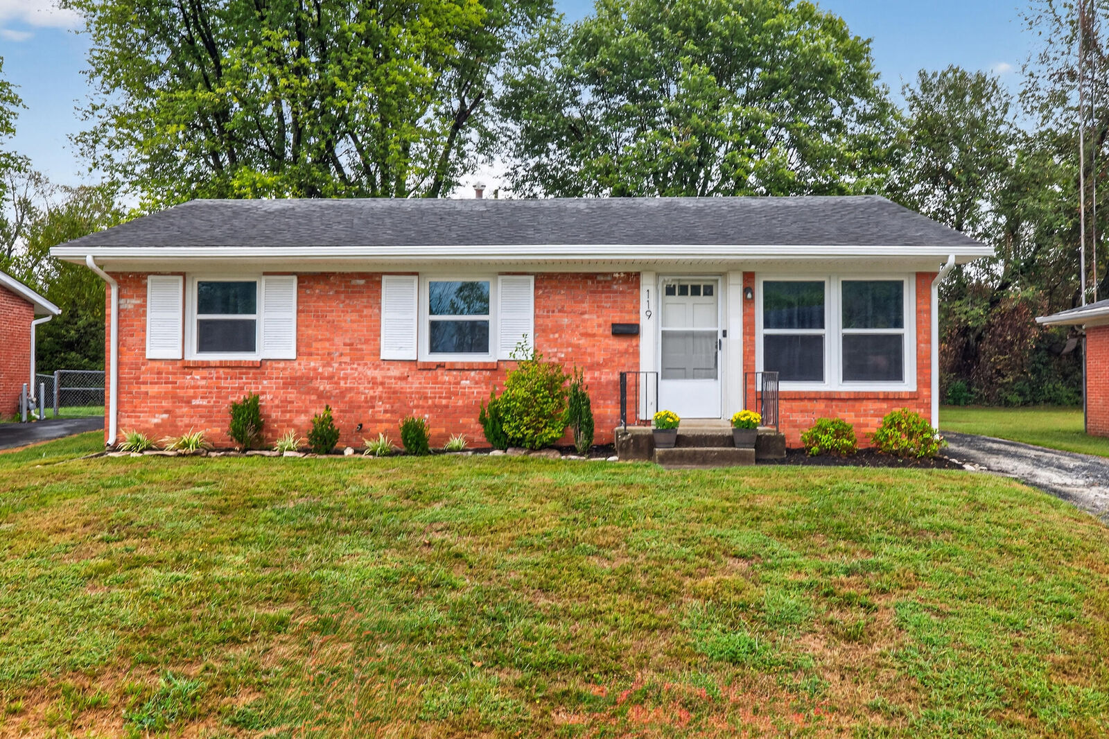 Property Photo:  119 Oaklawn Drive  KY 40601