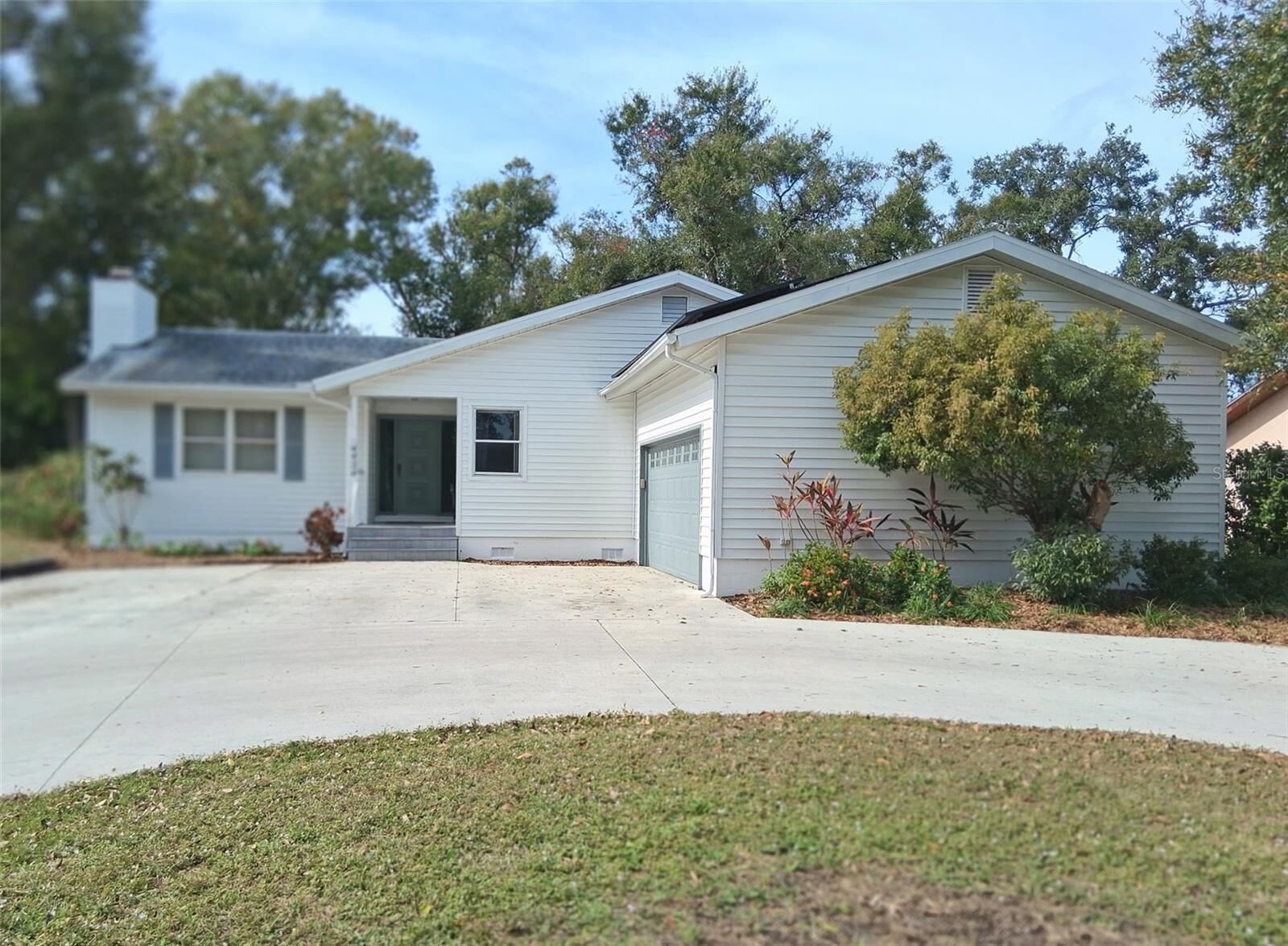 Property Photo: 4424 Meadow Creek Circle FL 34233