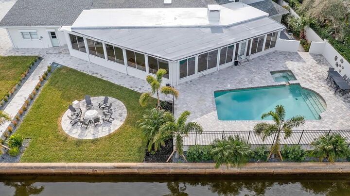 Property Photo: 102 East Circle FL 32169