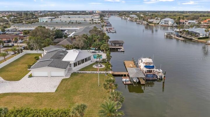 Property Photo:  102 East Circle  FL 32169 