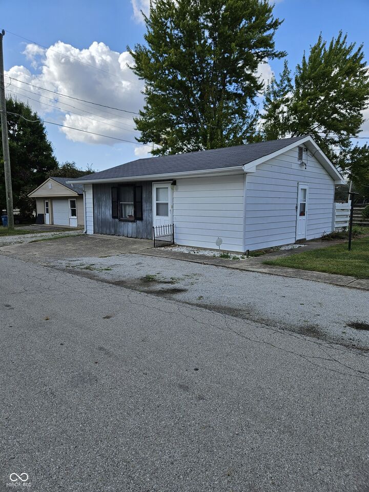 Property Photo:  350 S Broadway Street  IN 46031 