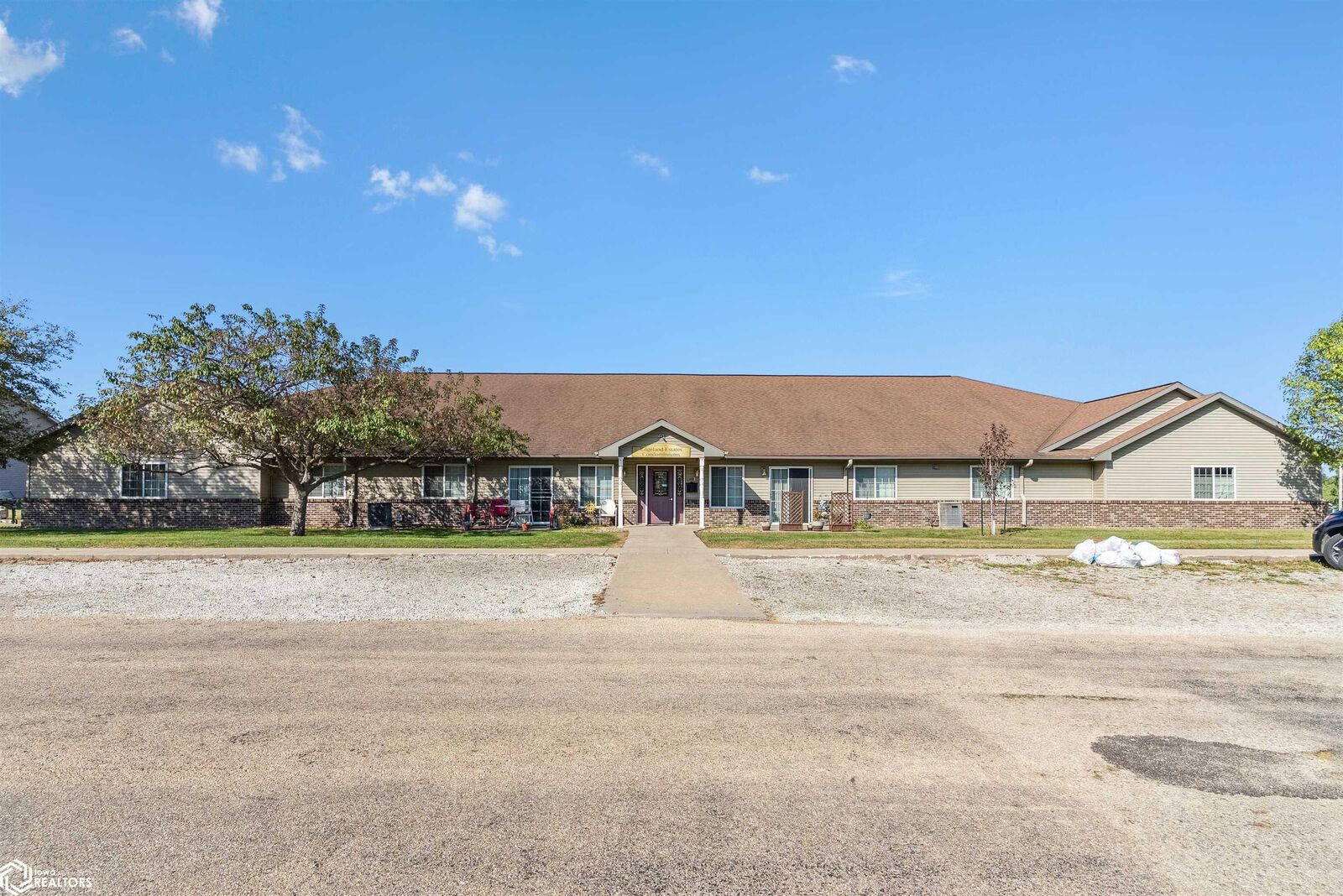 Property Photo:  409-H Garfield St  IA 50635 