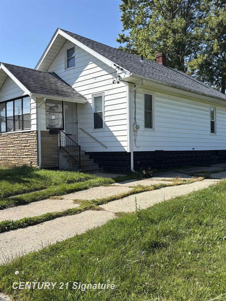 Property Photo:  1010 Hughes Avenue  MI 48503 