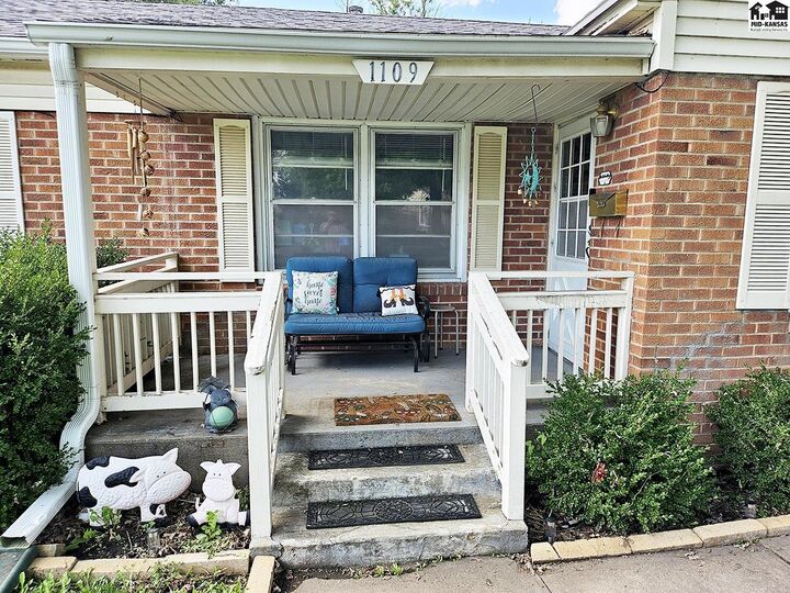 Property Photo:  1109 N. Wheeler St  KS 67460 