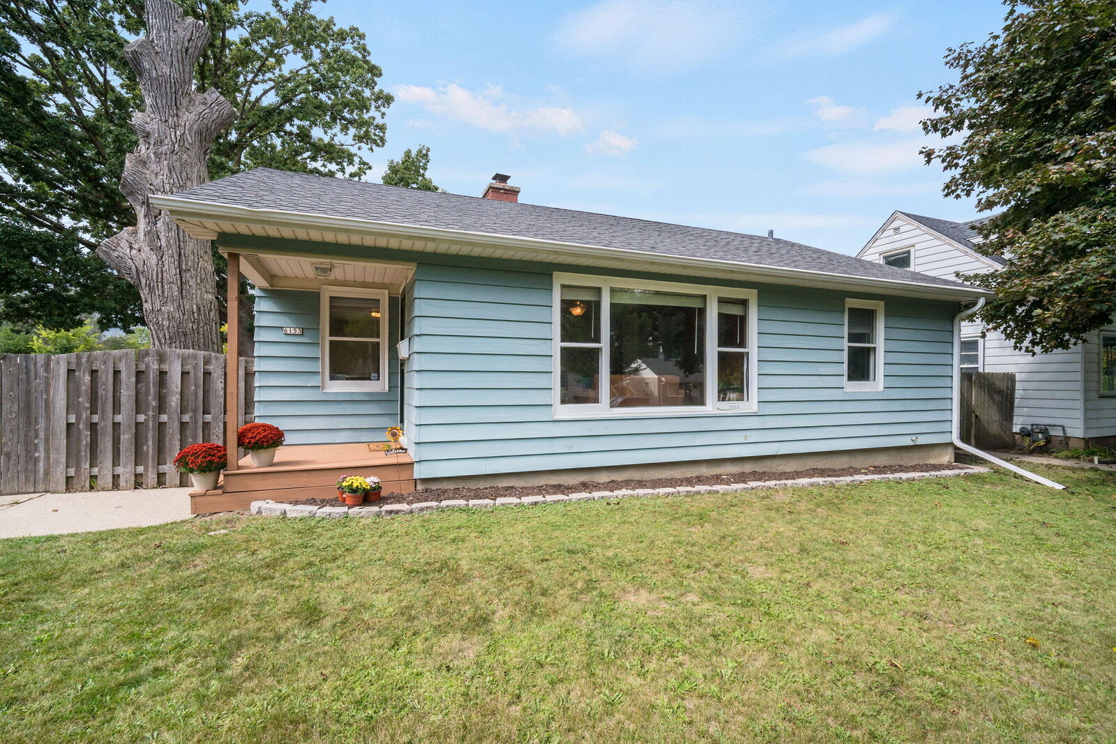 Property Photo: 6153 N 39th St WI 53209