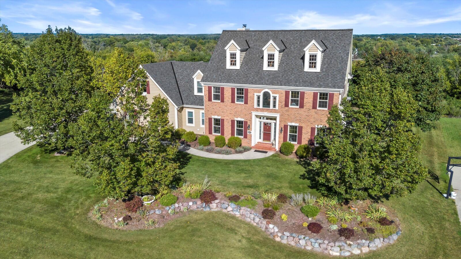 Property Photo:  337 River Bluff Cir  WI 53066 