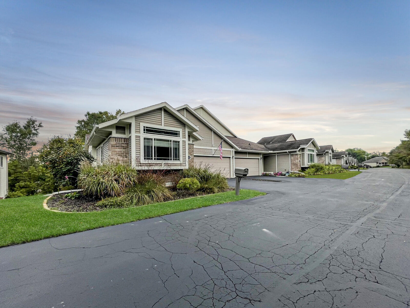 Property Photo:  214 S Hills Ct  WI 53073 