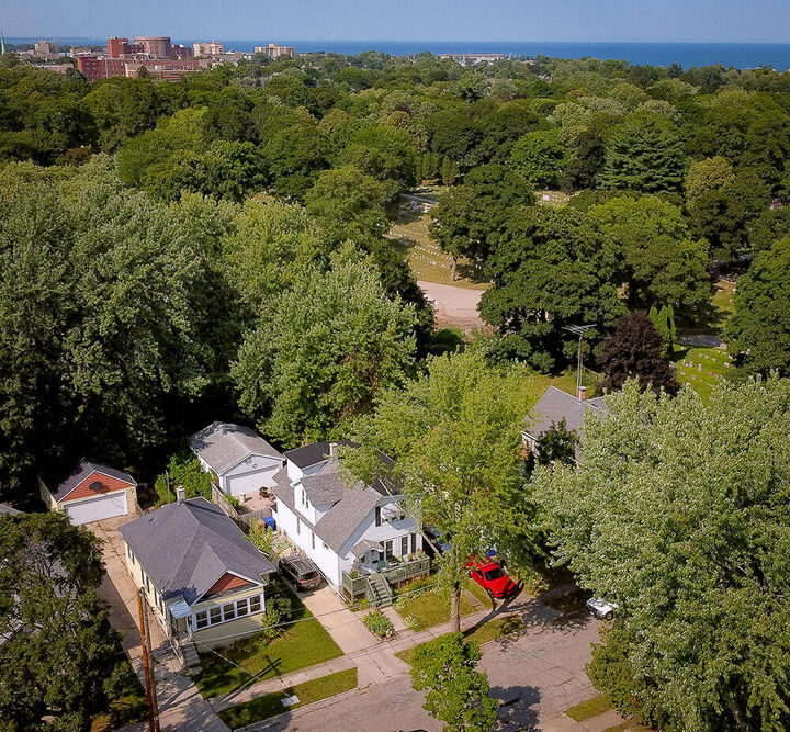 Property Photo:  