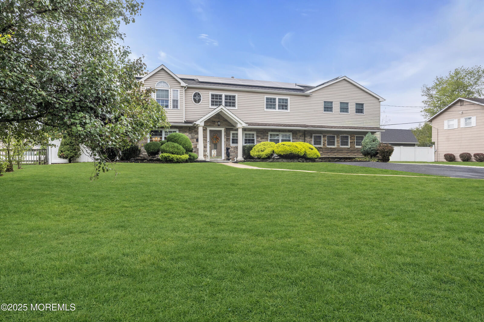 Property Photo:  17 Yorktowne Drive  NJ 07726 