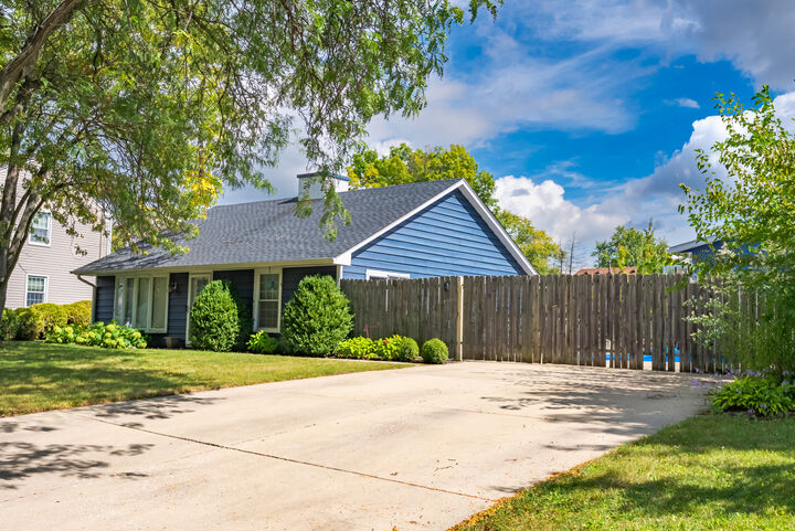 Property Photo: 3 Ridgefield Road IL 60538